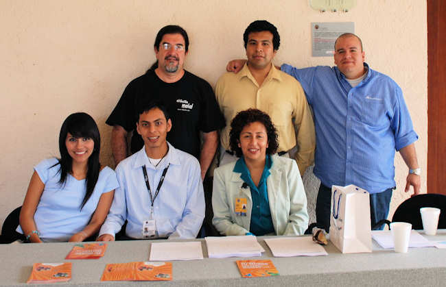 Con algunos de los currantes en el registro y Humberto que es el que ha organizado el evento (o casi)