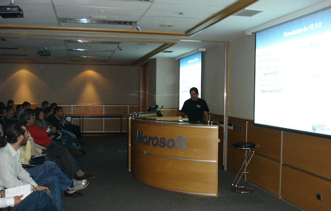 Reunión con el grupo de usuarios Cafeína en los locales de Microsoft Chile